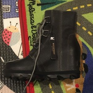 Brand new waterproof sorel boots size 7 no box
